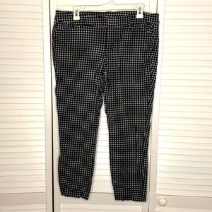 Old navy black and white checkered print pixie pant (ankle length)